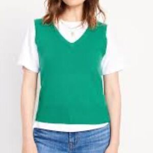 Green V-Neck Sweater Vest NWT Old Navy SoSoft V-Neck Layering Vest in green